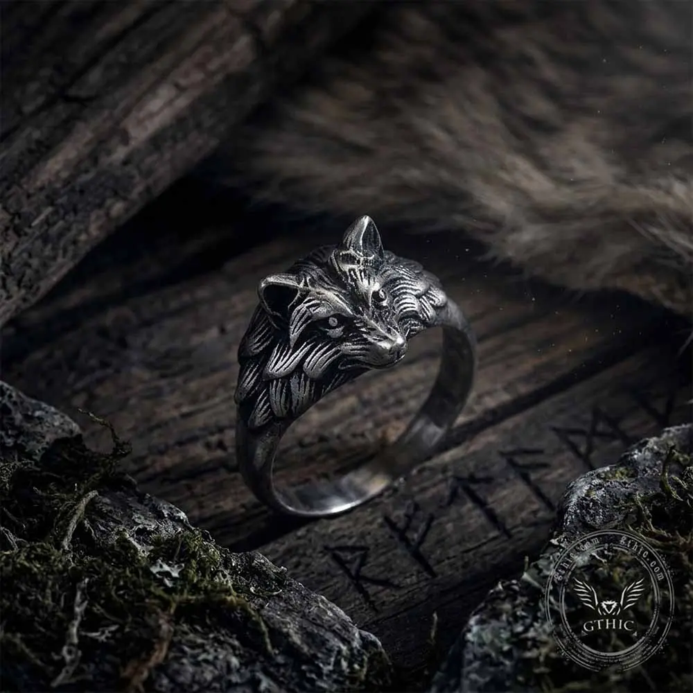 GTHIC Embossed Wolf Head Pattern Retro Stainless Steel Fashion Band Ring Rugged Animal Statement Accessory Viking Themed Parties & Holiday Gift Giving