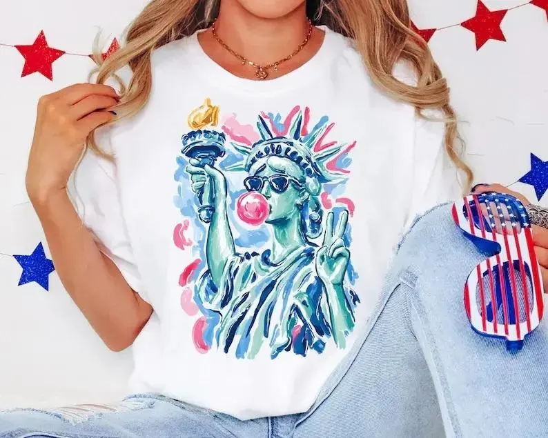 Statue Of Liberty Graphic T Shirt, Patriotic USA Summer Tee, Liberty Inspired Vintage Shirt, Independence Day Outfit, American Flag Style Graphic Tee, Fourth Of July Shirt, Cute Oversized Casual Top For Women