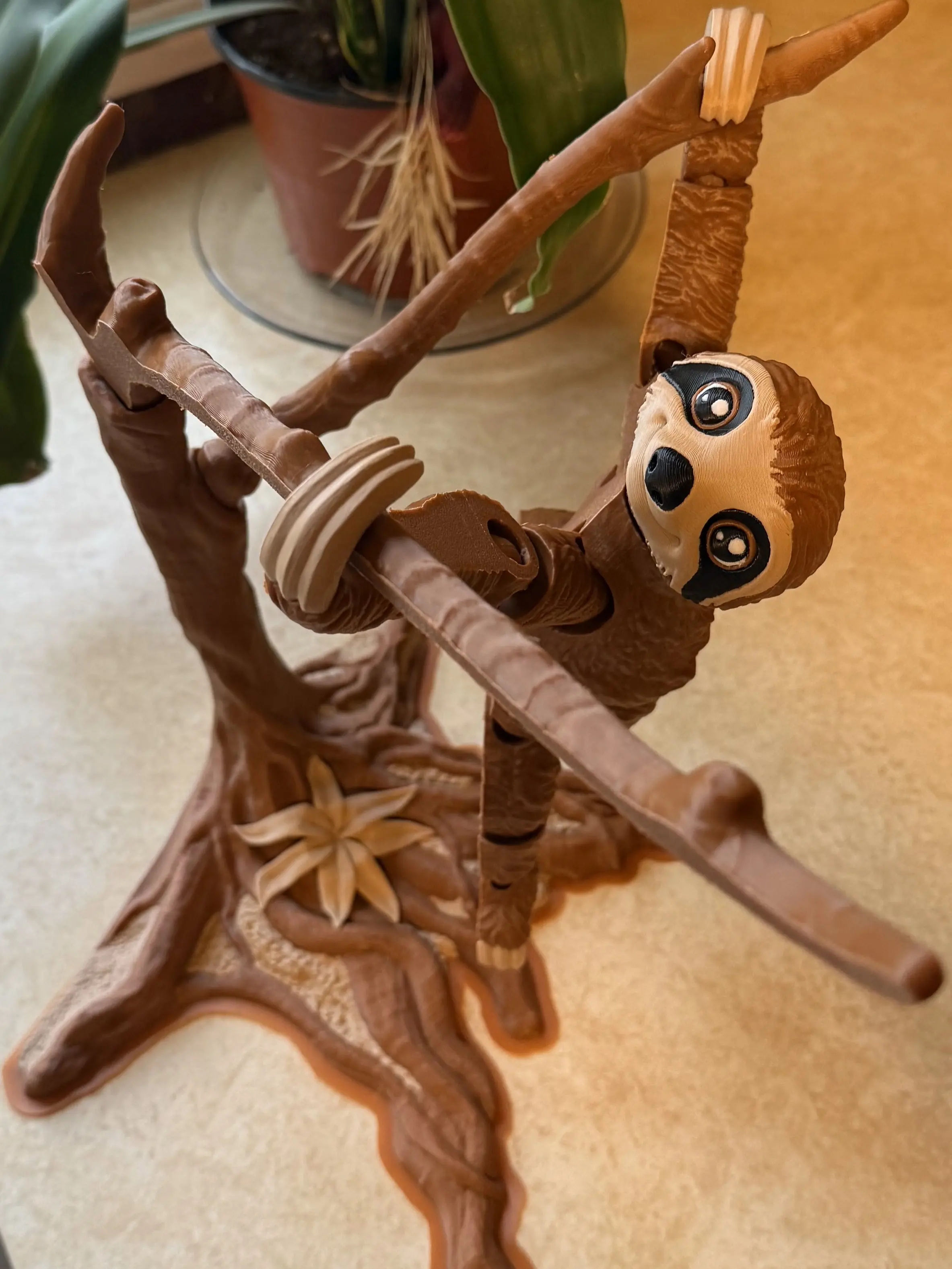 3D Printed Articulated Sloth with Tree