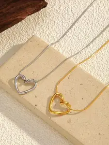 Fashionable hollowed out heart-shaped necklace with simple collarbone chain, high-end feel, light luxury, sweet and versatile, suitable for daily wear, vacation and dating occasions, and also a surprising exquisite small gift, Elegant Necklace