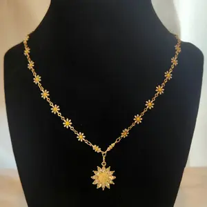 Gold Daisy Chain Necklace With Daisy Charm 