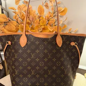 Pre-owned Louis Vuitton canvas Tote Bags MM 2013 Monogram Tote Bag with Classic Pattern and Durable Handles