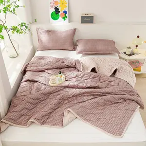 Soft Plaid Summer Quilt, Ultra-Light Breathable Fabric, Suitable for Cream Style, Style, Minimalist Bedroom