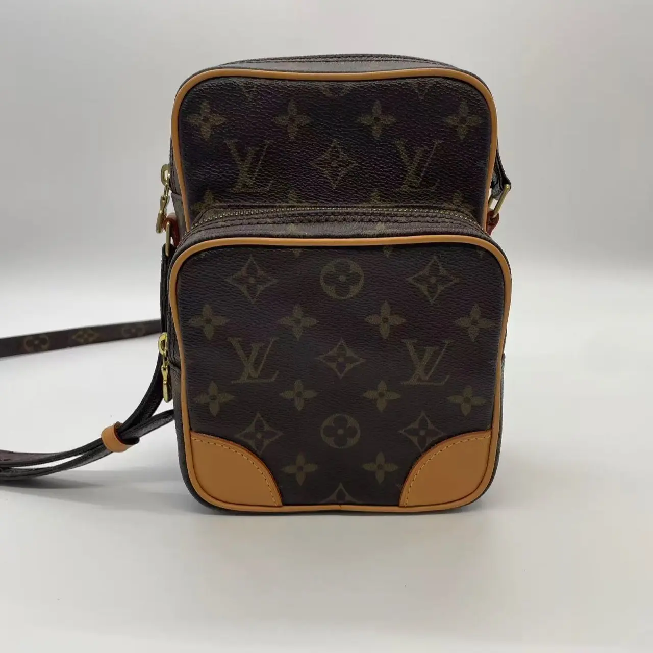 Pre-owned Louis Vuitton Vintage Monogram Camera Bag PM
