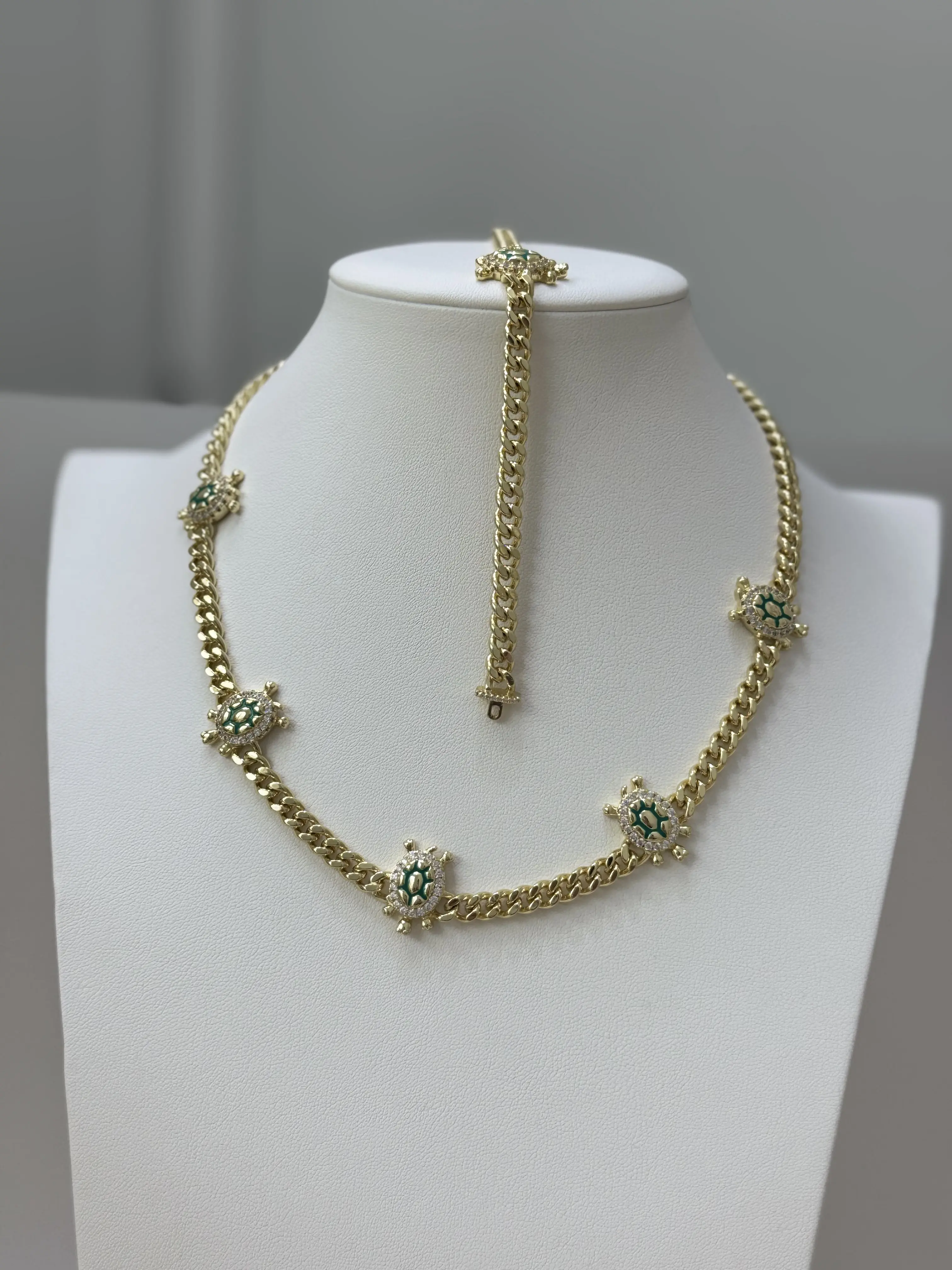 Mona Set with Green Turtles Choker 50cm & 20cm Pulcera Laminated 14k Material Distinctive Look