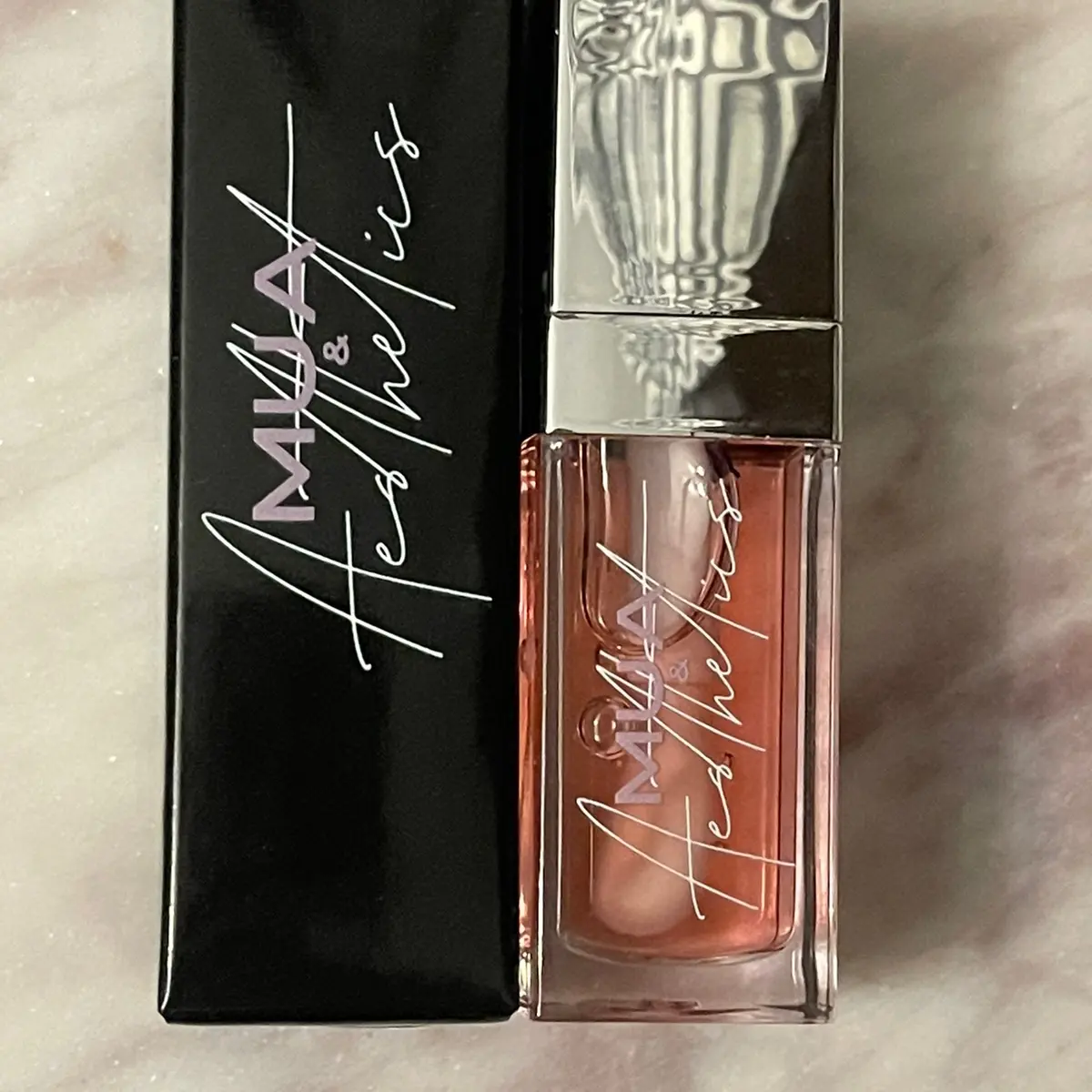 Lip oil Lip oil