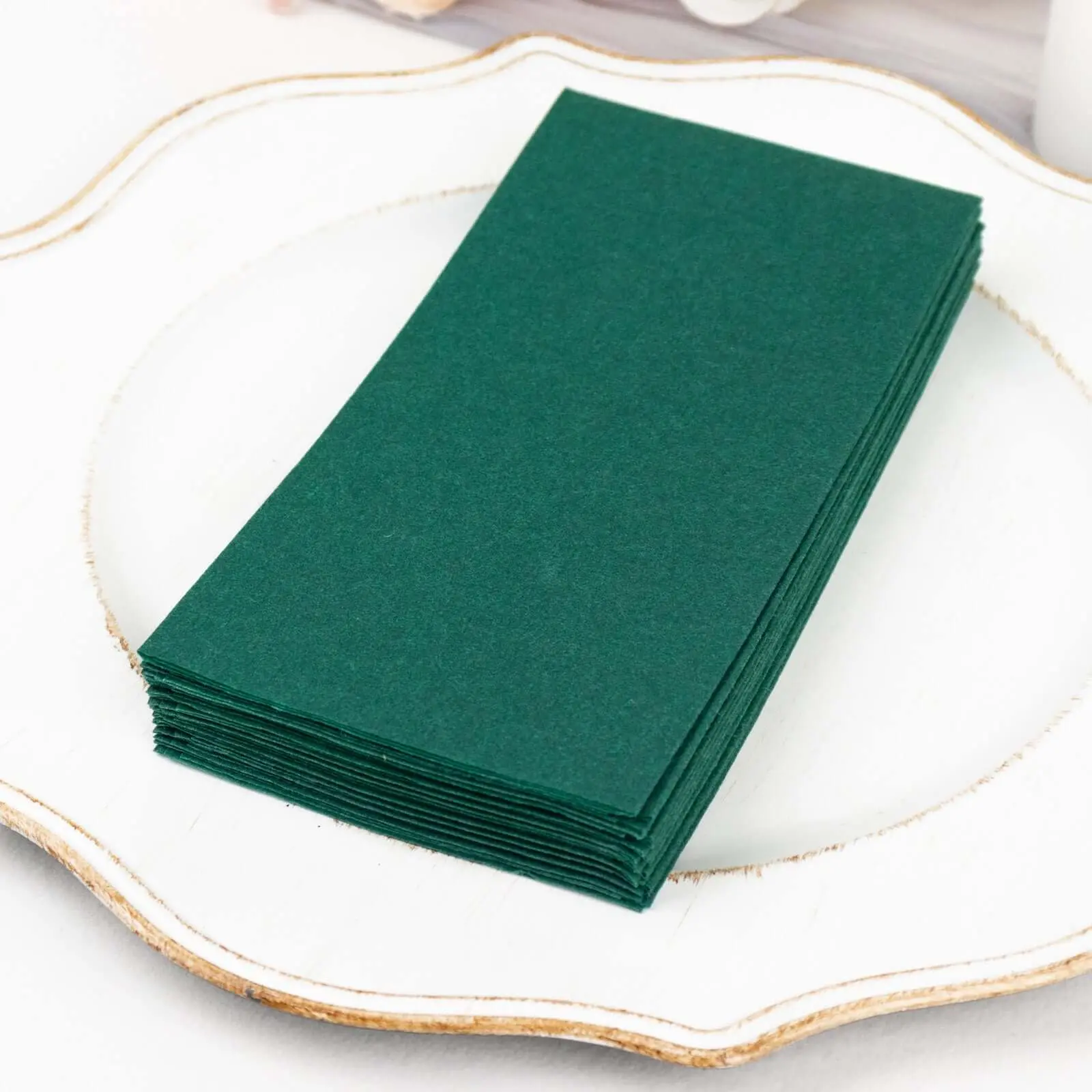 Disposable Linen-Like Airlaid Paper Napkins, Pack of 20 8.5"x4" Hunter Emerald Green Tableware - Soft, Hygienic Packaged Napkins for Banquet, Birthday Event, Disposable Napkins