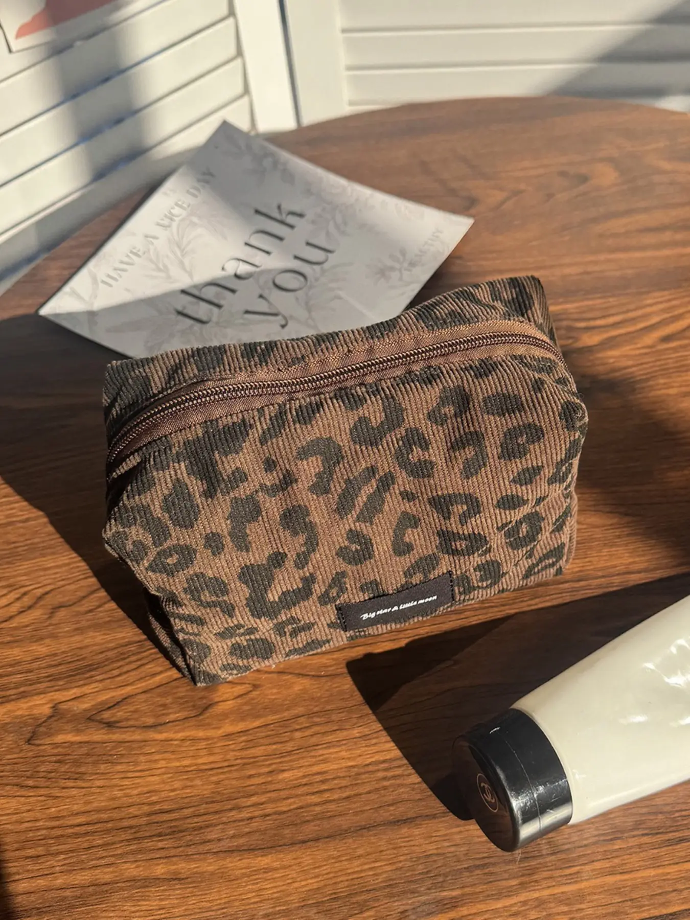 Large Capacity Fashion Leopard Print Makeup Bag, Cosmetic Travel Bags, Cosmetics Bag, Durable Polyester, Odor-Free, Zip Closure, Ideal for Travel and Daily Use, Secure Zipper Closure