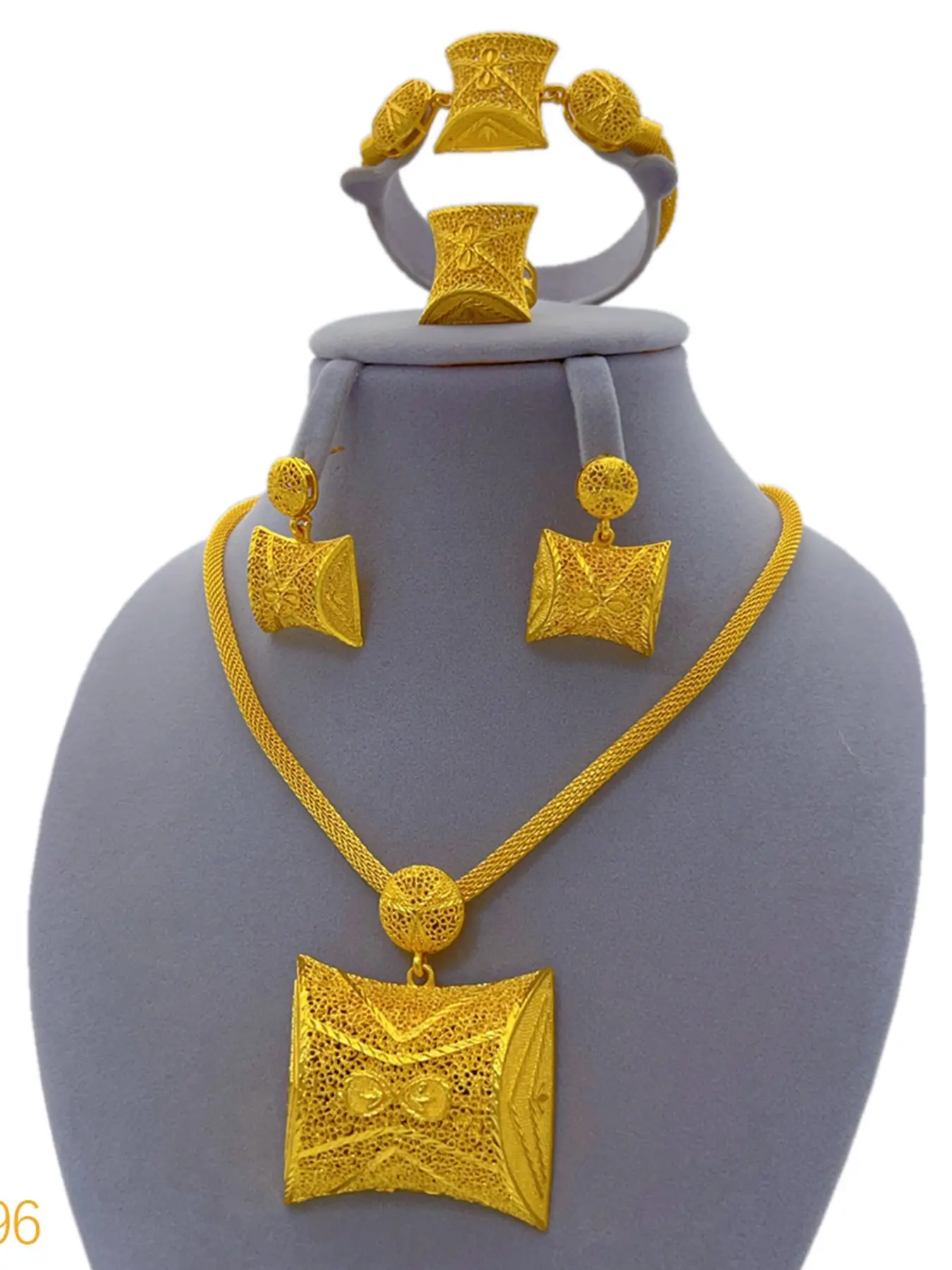 Middle Eastern Gold Plated Jewelry Set for Women, 4-Piece Dubai Arabic Style Necklace Bracelet Ring Earrings, Elegant Party Accessories, Jewelry Gift Set