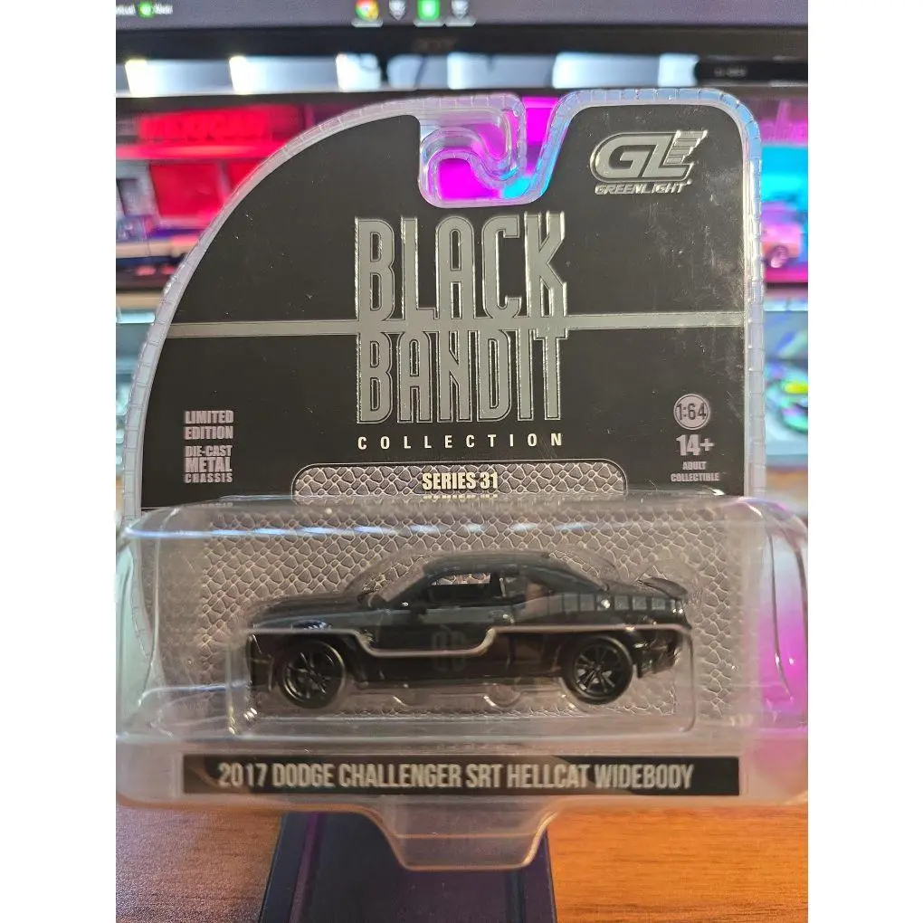 Greenlight Black Bandit Collection 2017 Dodge Challenger SRT Hellcat Widebody Series 31 Limited Edition 1:64 Scale Model Car