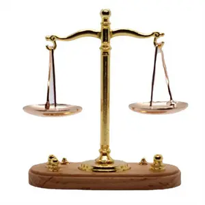 Vintage Balance Scales Ornament Miniature Accessories Metal Antique Justice Scale Model Home Office Desktop Decoration