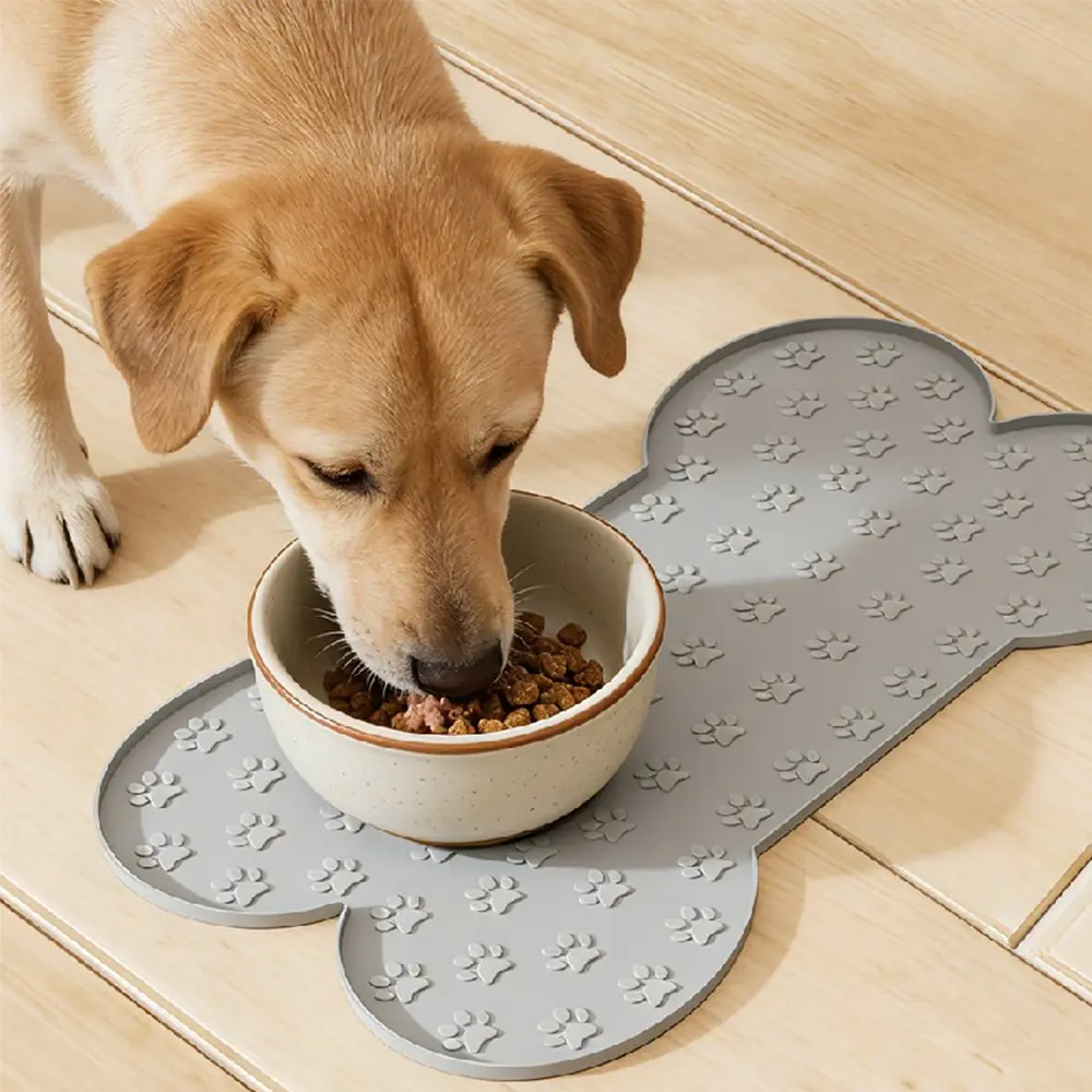Silicone Pet Feeding Mat Cat Bowl Pad Anti-Spill Easy Clean Dog Food Tray Bone Shape Dog Bowl Pad Pet Dining Accessory