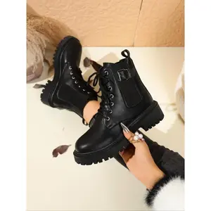 Stylish and durable platform boots for everyday wear, perfect for casual outfits. Featuring laces and metal buckles, they have breathable uppers suitable for street style and everyday commuting. They also offer anti-slip and wear-resistant properties.