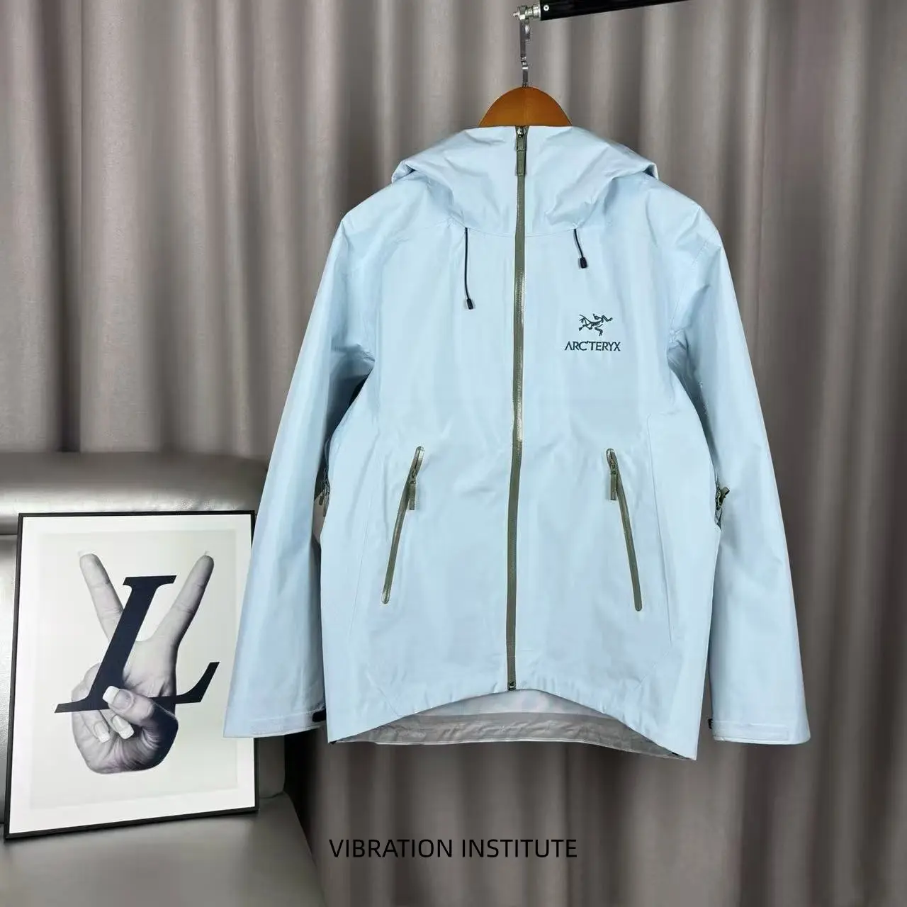 Light Blue Hooded Outdoor Hiking Jacket For Men Women, Windproof Waterproof Zip‑Up Rain Coat, Casual Mountaineering Outerwear For Travel Camping