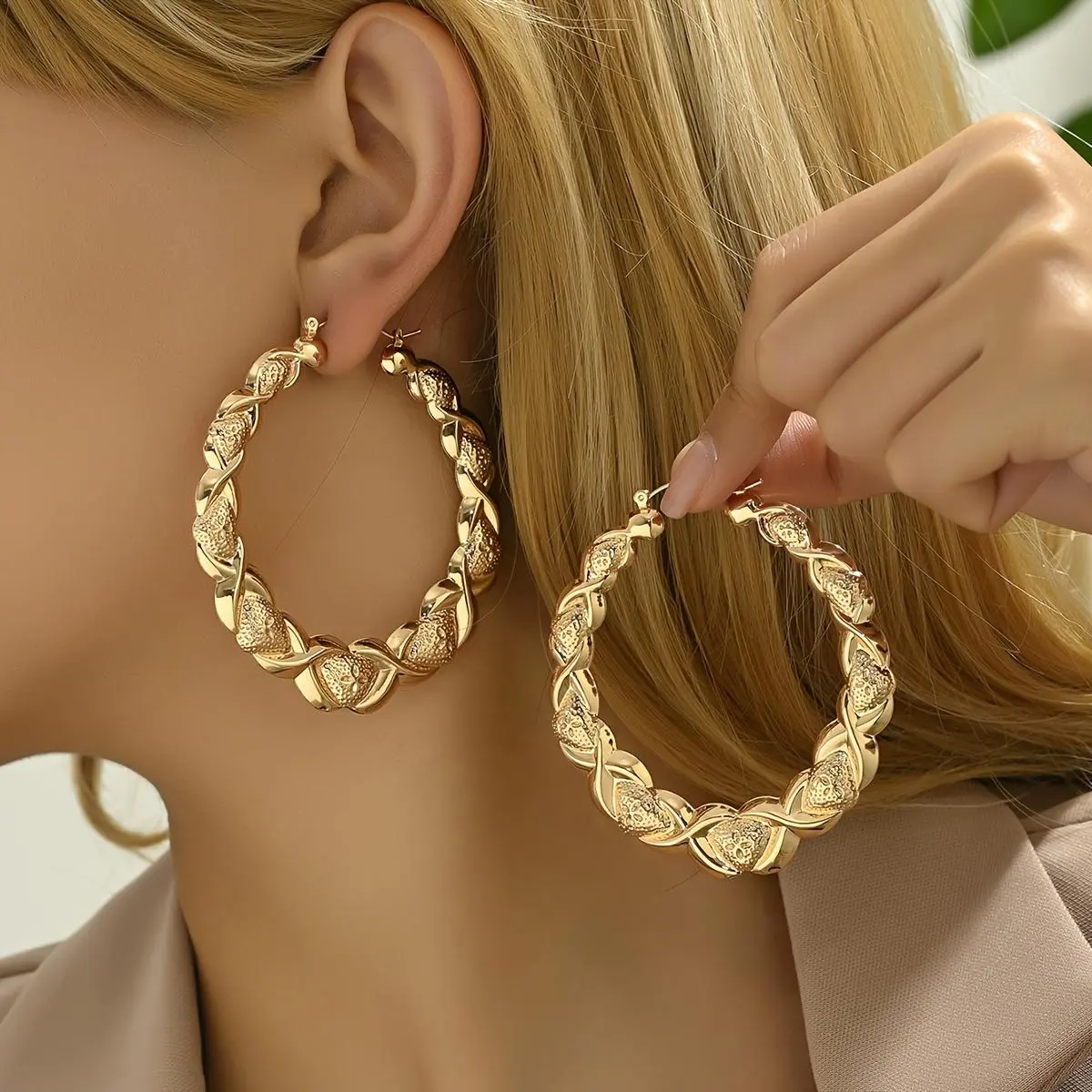 1 Pair Large Hoop Earrings - Gold-Plated Bohemian Style Statement Jewelry, Smooth Embossed Carved Hoops, Vintage Statement Earrings, Suitable for Daily or Formal Occasions, Vintage Pendant Hoops, Delicate Layered Hoops for Girls, Comfortable and Durable G