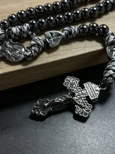 Black High - End Metal - Textured Rosary Necklace With Black And Silver Beaded - Decorated Rose beads, Metal Discs And Cross pendants, Suitable For Daily Wear