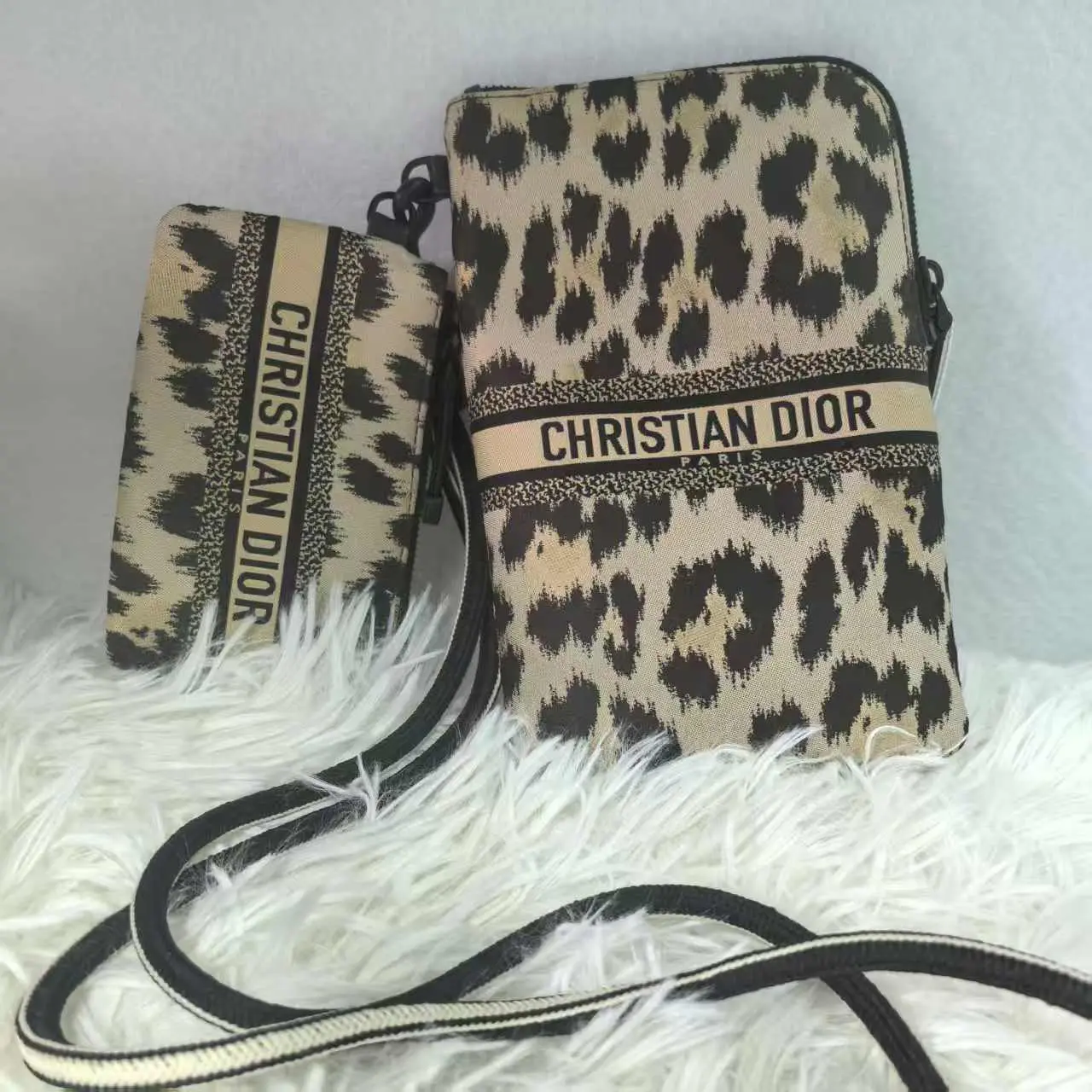 Pre-owned Dior Leopard print phone pouch（SZ 63585）