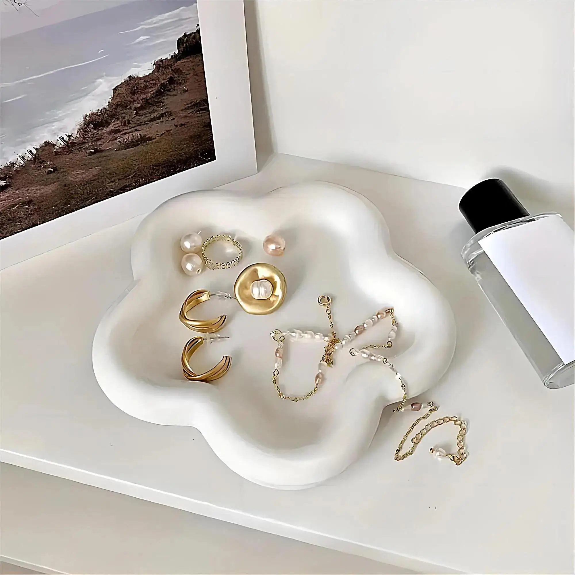 Summer Small Space Organizer, Bedroom Accessories Flower Shaped Jewelry Tray, Creative Room Organizer Jewelry Storage Holder for Vanity, Jewelry Organ