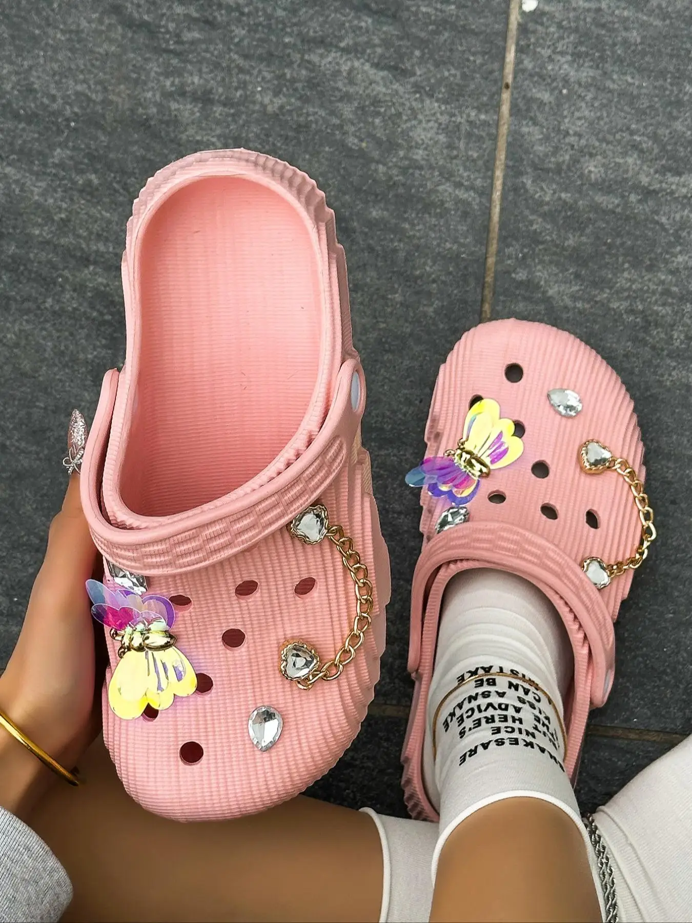 Women's Cute Plain Color Clogs with Heart & Butterfly Design Charms, Summer Slippers, 1 Pair Trendy Novelty Clogs with Rhinestone Decor Shoe Charms, F