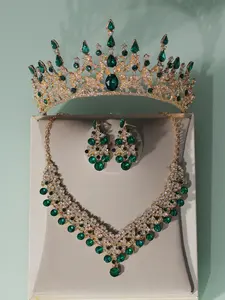 A set of women's gold bridal Jewellery accessories with green diamonds embellishing the bride's crown Tiaras, necklace, and earrings, 4-piece set for wedding dresses and formal attire, also suitable for weddings, parties, and gatherings