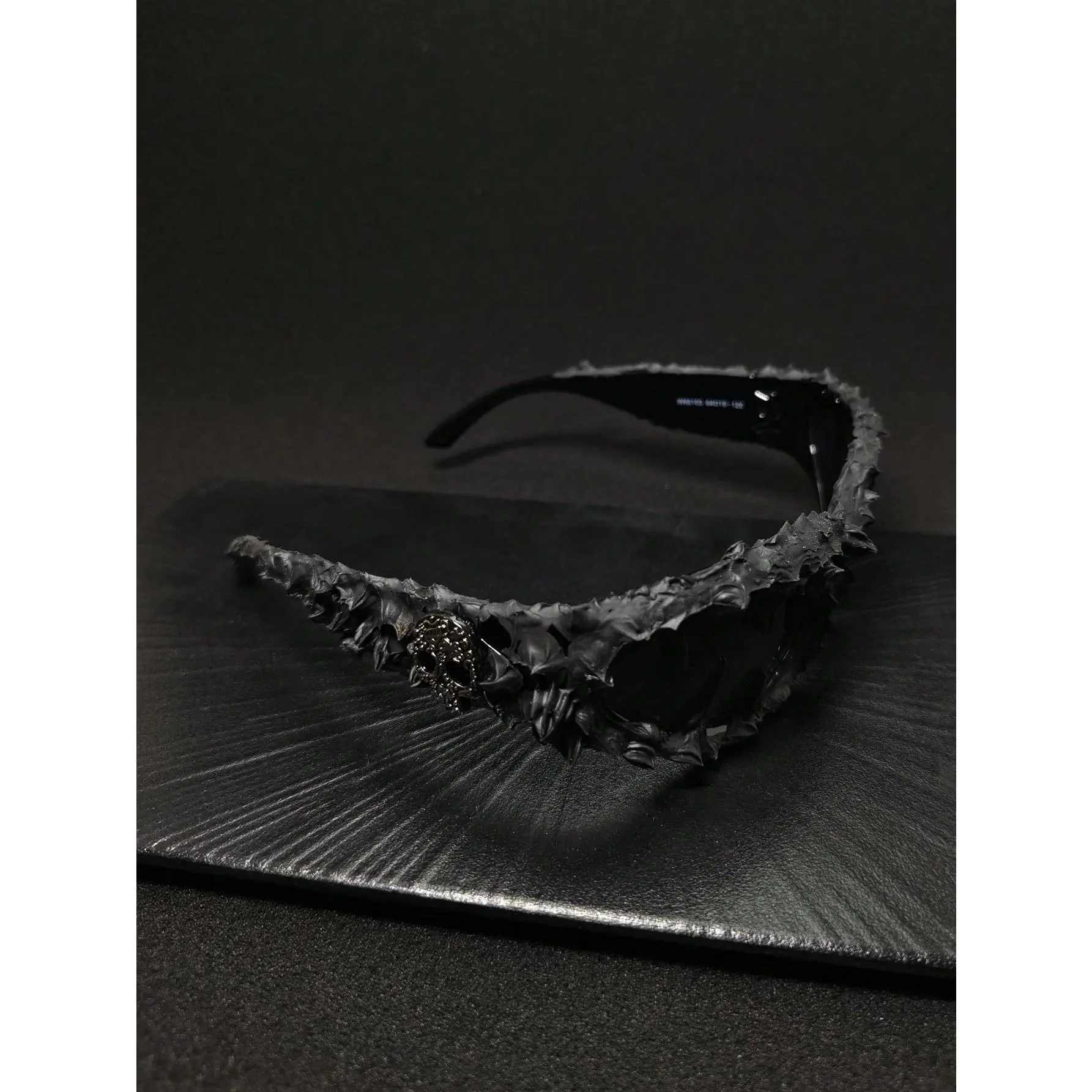 Gothic Skull Decorative Glasses, Asymmetrical Small Frame with Spikes & Drip Effect, Unisex Punk Accessory for Parties & Festivals, Accessories, Party Wear, Music, Full Rim