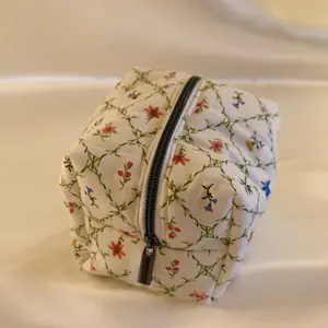 Cross Hatch Floral Makeup Bag