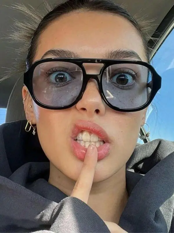 1 Pair of retro double bridge square glasses, metal frame classic casual design, suitable for daily and outdoor lightweight and comfortable to wear, provide anti-UV protection, couple gift preferred.