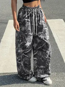 Women's Vintage Street Camo Print Pants, Loose-Fit Casual Straight Leg Joggers, Comfortable All-Season Wear, Moderate Fabric Thickness