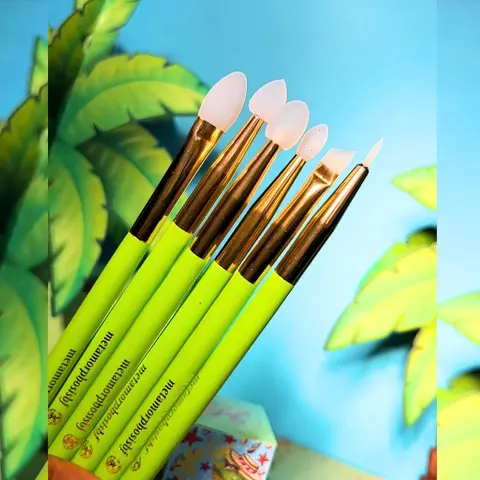 Silicone  Brush Set Kit for pressed glitter,loose glitter, gel products and more.