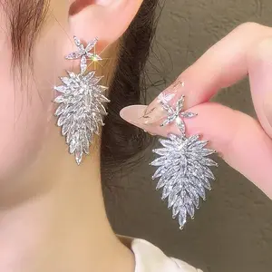 Luxury Women's Earrings Full of Diamonds High-end Exaggerated Design Sparkling Ear Studs for Wedding
