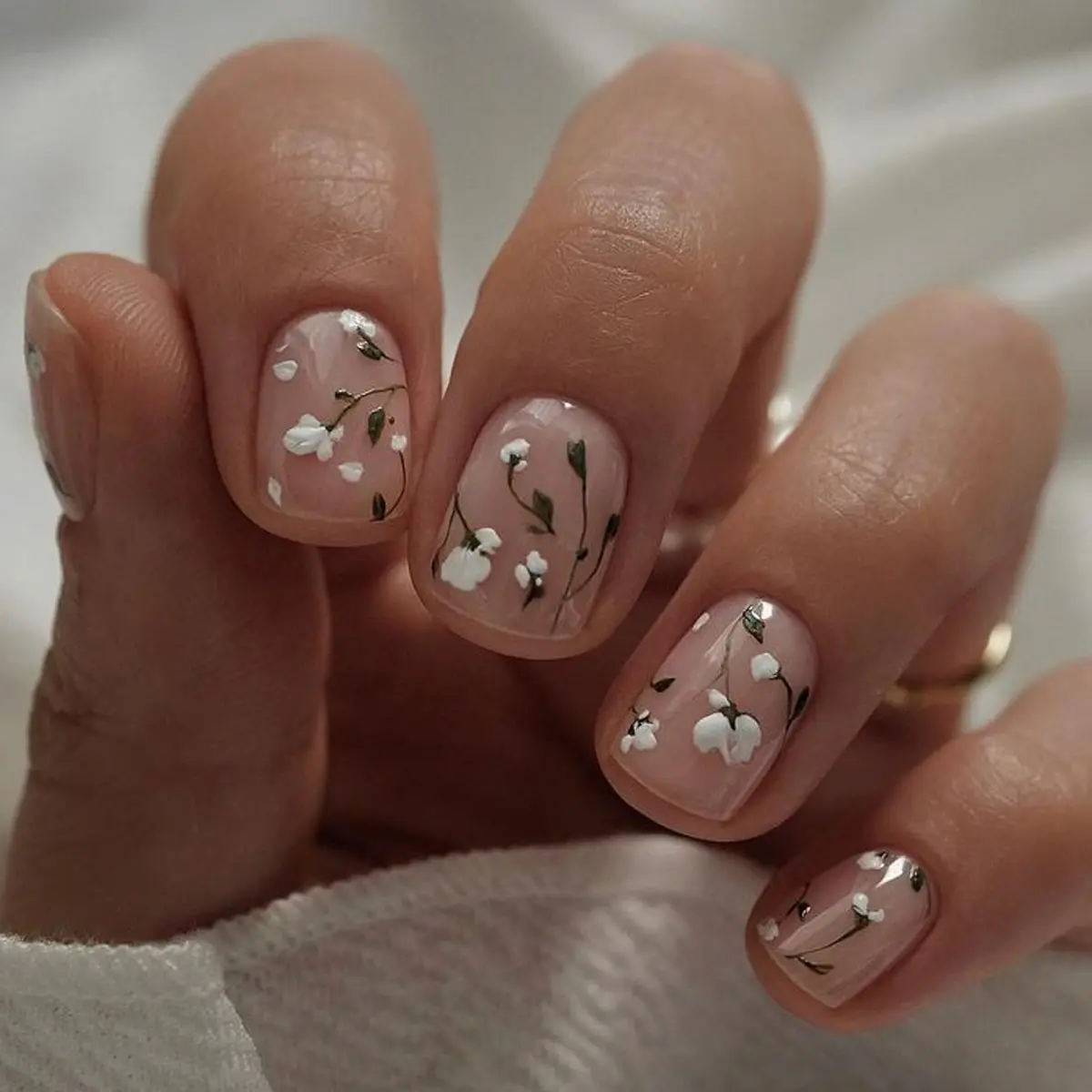 Spring Summer Cotton Flower False Nails, Simple Nude Floral Fake Nails, Decorative Nails, Nail Art Design, Versatile Short Square Nails, Perfect for Office, Dates, Vacation, 24pcs Set, Nail Art Products