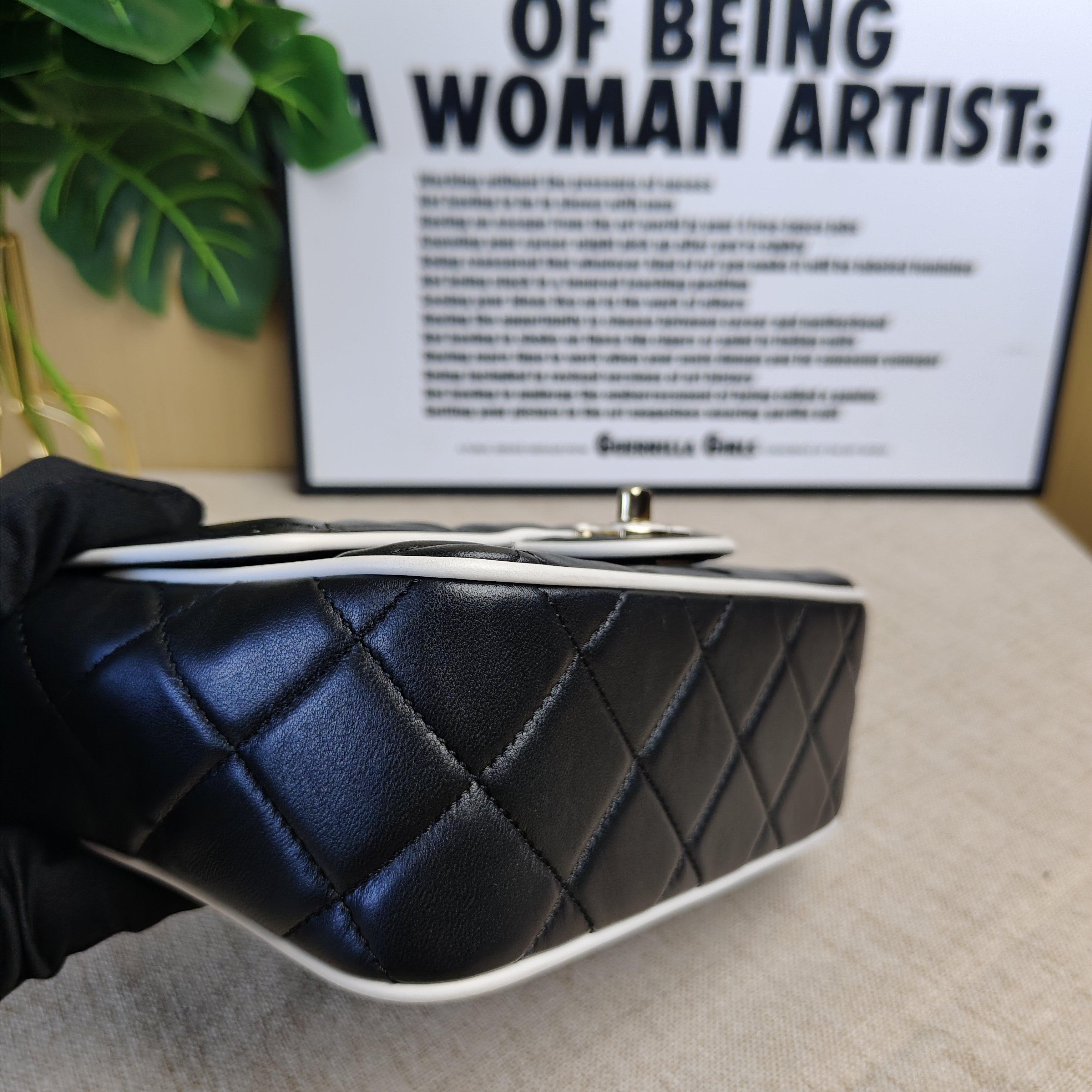 Pre-owned CHANEL Black White Trim Classic Flap