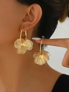 Pair of Elegant Petal Earrings for Women, Stylish and Fashionable Accessory for Daily Wear, Perfect Gift for Her