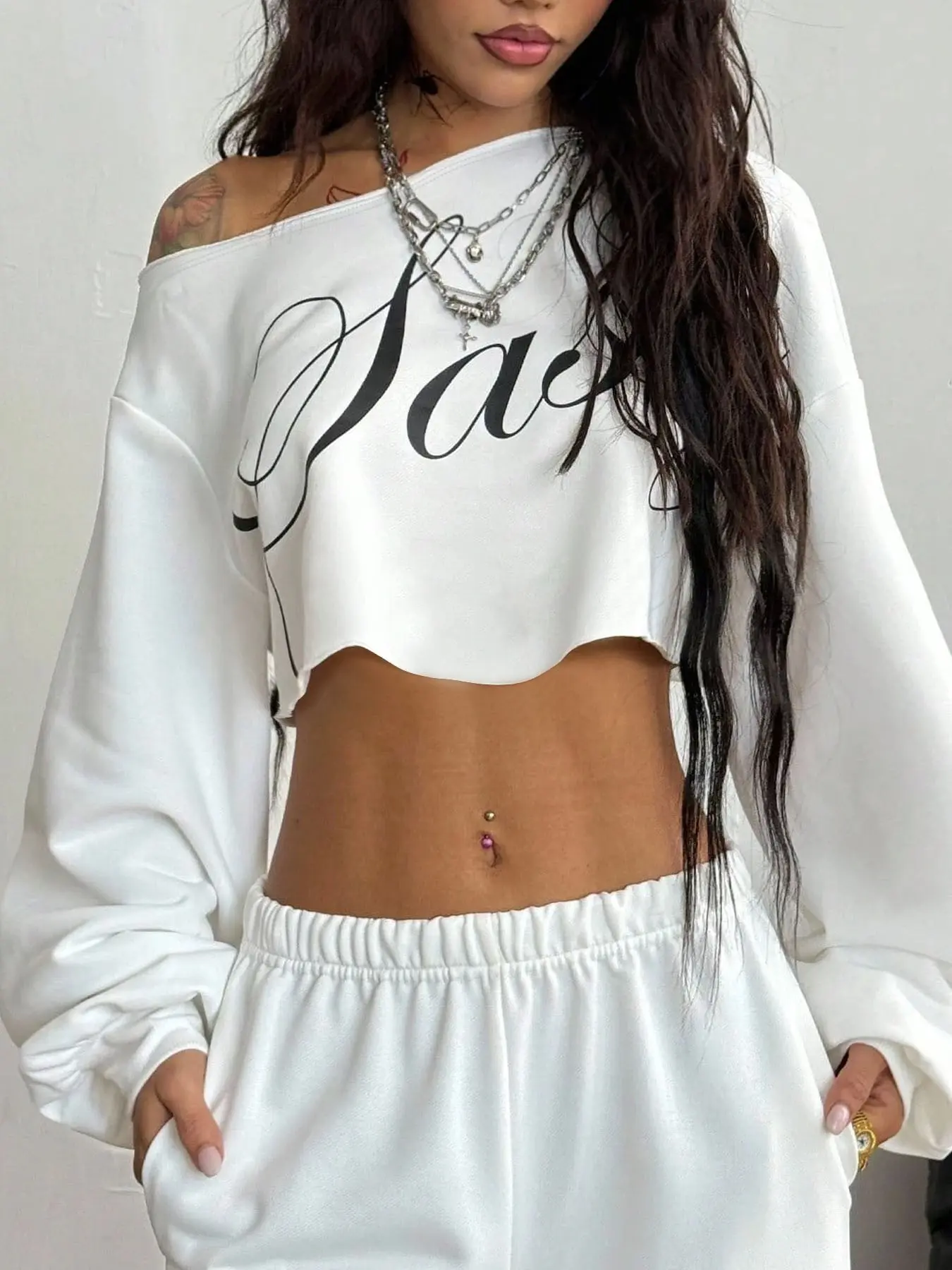 Women's White Cropped Hoodie, Trendy Off-shoulder Oversized Loose Top with Letter Graphic, Comfy Street-style Piece for Everyday Daily Casual & Gatherings, Womenswear Streetwear, Casual Comfy Pullover