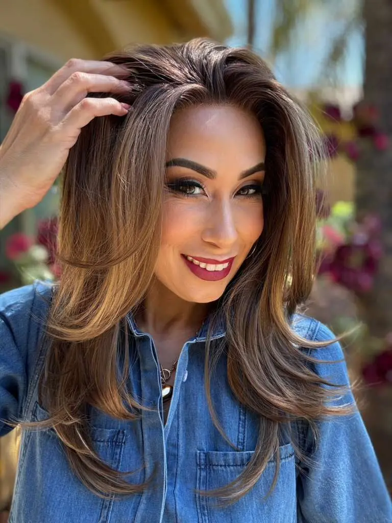 AISOM Jenna Beige Brunette Layered Straight 13x4 Parting Lace Front Wig with Scandinavian Hairline Low Density 20 Inches Heat Friendly Synthetic Wig Daily Use