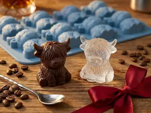 3D Highland Cow Silicone Mold, 6-Cavity Large Animal Ice Cube Tray for Whiskey & Cocktails, Flexible BPA-Free Baking Mold for Chocolate, Candy, Soap & Resin, Cute Farmhouse Kitchen Accessories, Blue