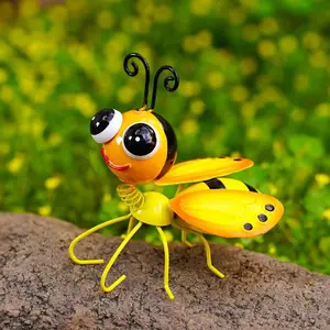 Cool Big Bee Metal Farmhouse Style Wall Decor, Large Bee Hanging Ornament, Wall Decoration, Wall Accent, Home Decor