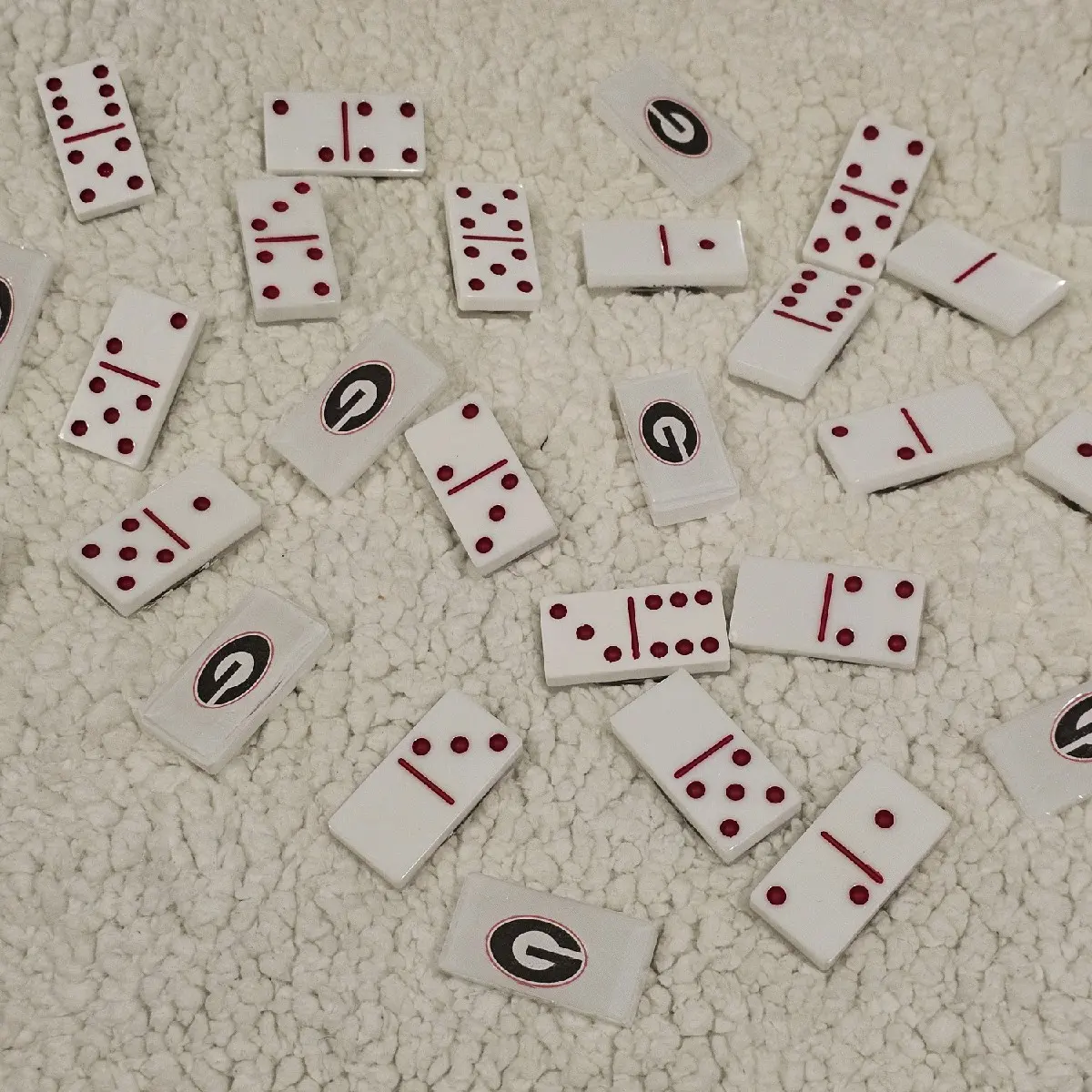 Georgia Bulldog Domino Set, 28 Dominoes, 2 to 6 Players, Game Day Essential, School Spirit Toy for Beginners, Toys & Hobbies Board Item, Age 6+