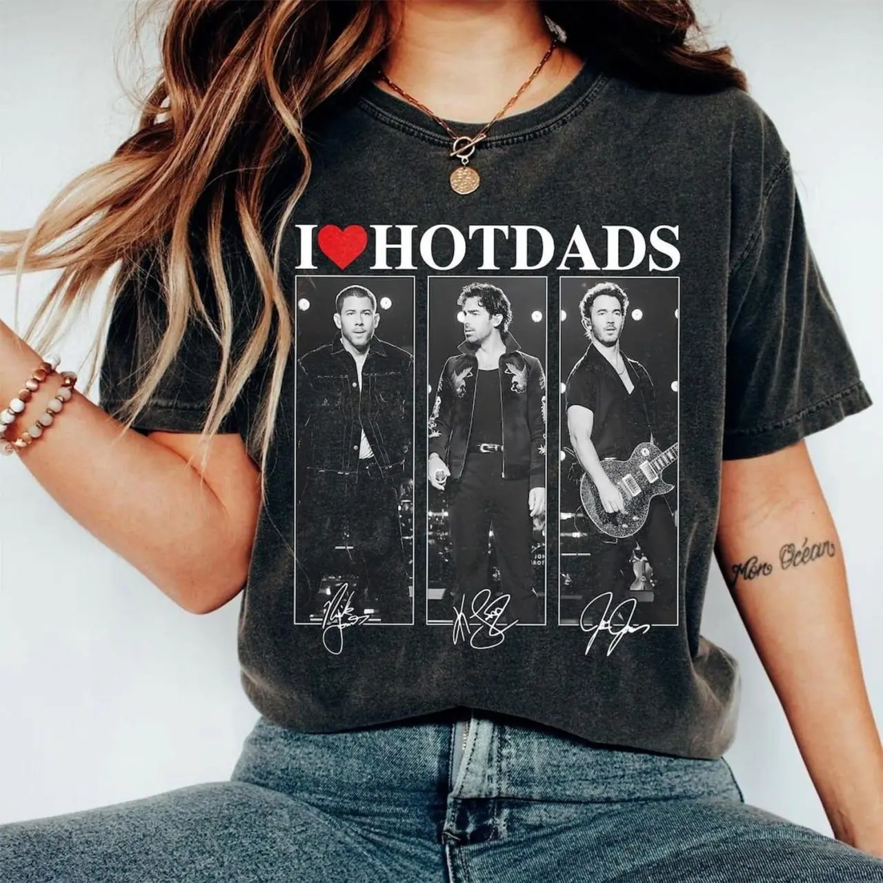 I Love Hot Dads #JoeJonassz T-shirt, 20th Anniversary Tour Shirt, Retro Concert Shirt, Y2K Music Fan Gift, Woman and Man Unisex T-Shirt Joe Jonassz