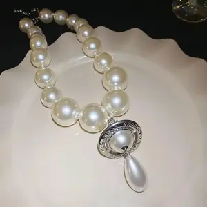 Large Pearl Saturn Water Drop Choker  Saturn Pendant Necklace with Mixed‑Size Pearls, Minimalist High‑End Collarbone Chain, Bold Unique Niche Neck Jewelry
