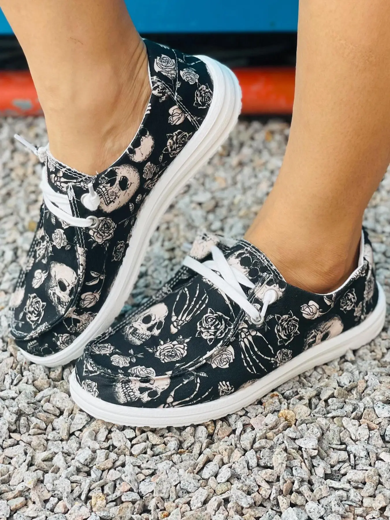 Women's Skull Print Lace Up Low Top Sneakers, Casual Comfortable Breathable Skate Shoes, All-match Round Toe Shoes for Daily Wear, for Fall