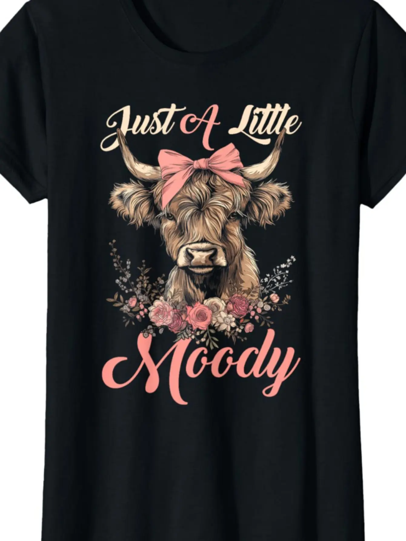 A Plus-size Women'S Highland Cattle "A Little Melancholy" Pattern T-shirt - Black with Pink Floral Trim, Short-sleeved Top, Fun Farm Farmer'S Christmas and Valentine'S Day Gift, Casual Wear, Comfortable and Loose Version