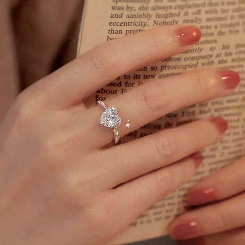 【PANG Jewelry】Women's ring, a heart-shaped ring decorated with sparkling zircons in a sweet style. It is a fashionable, casual and exquisite piece of jewelry suitable for parties. It can be given as a gift or as an engagement ring