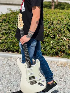 Donner DST-152 39-inch ST Electric Guitar Kit HSS Pickup with Amplifier