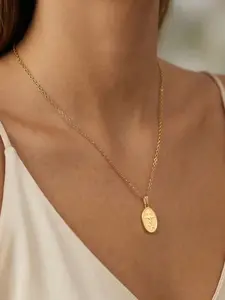 Luxury Vintage 18k Gold Cross Necklace, Elegant Portrait Pendant, Fashionable Versatile Neck Chain Jewelry, Stylish Accessory for All Occasions