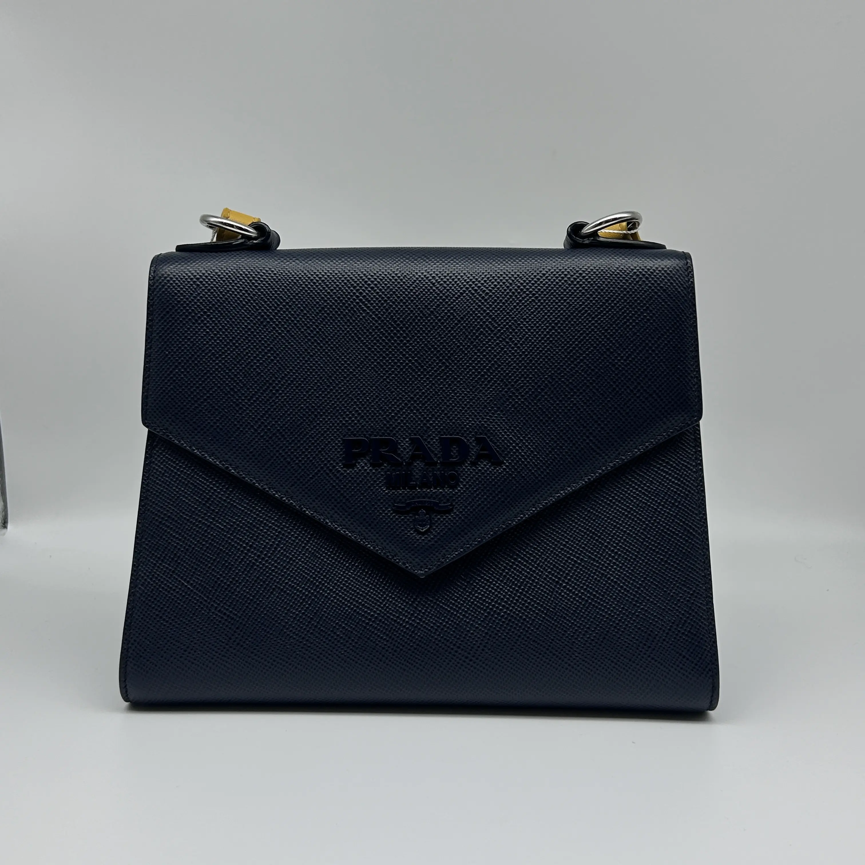 Pre-owned PRADA Sleek and Versatile Blue Saffiano Leather Shoulder Bag, Versatile Accessory to Elevate Your Style