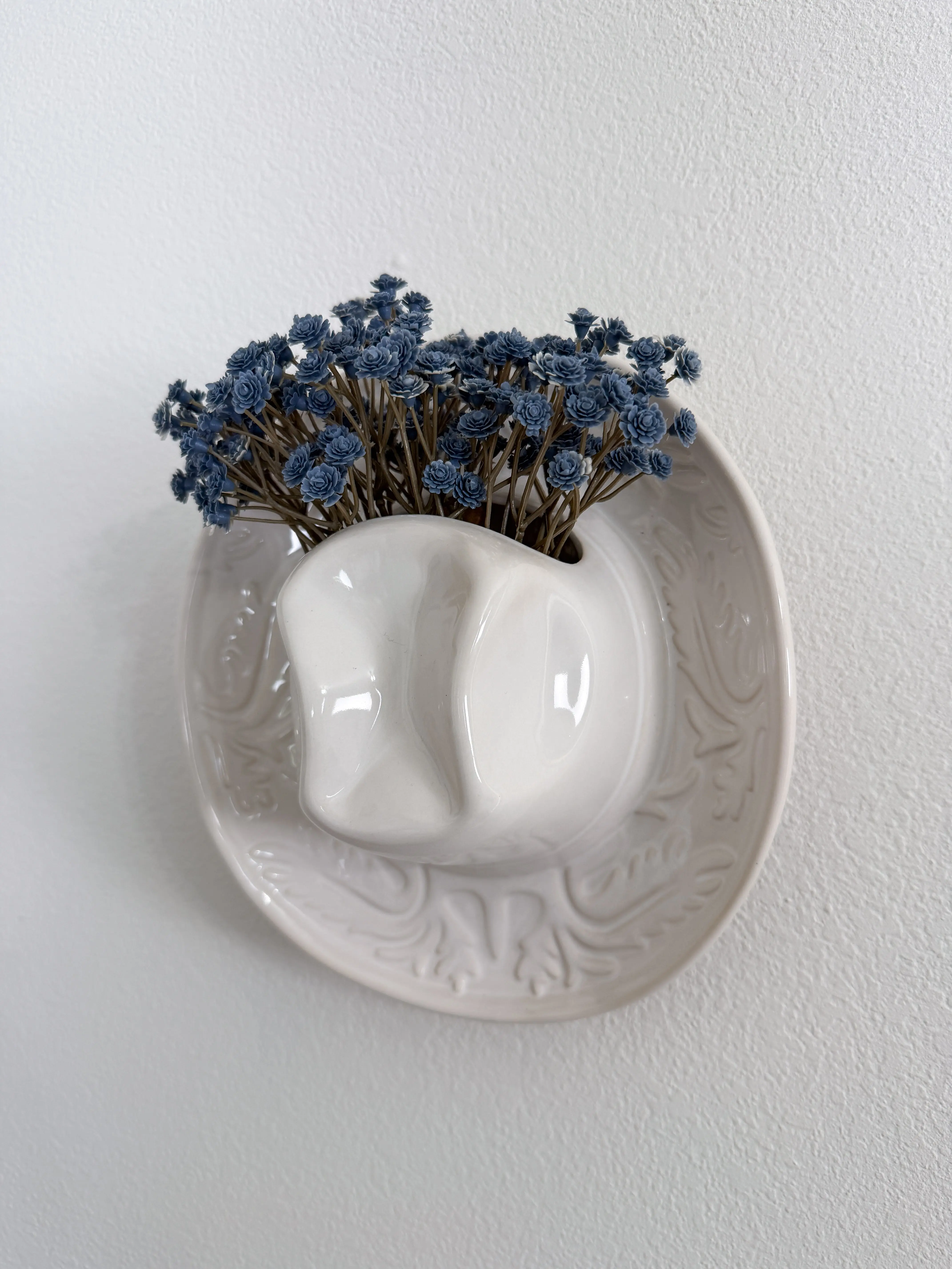Cowgirl Hat Ceramic Hanging Vase (Ivory)