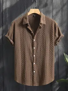 Men’s diamond-texture collared short-sleeve cardigan shirt made from breathable openwork knit fabric; suitable for vacations, everyday wear, casual looks, and summer streetwear.