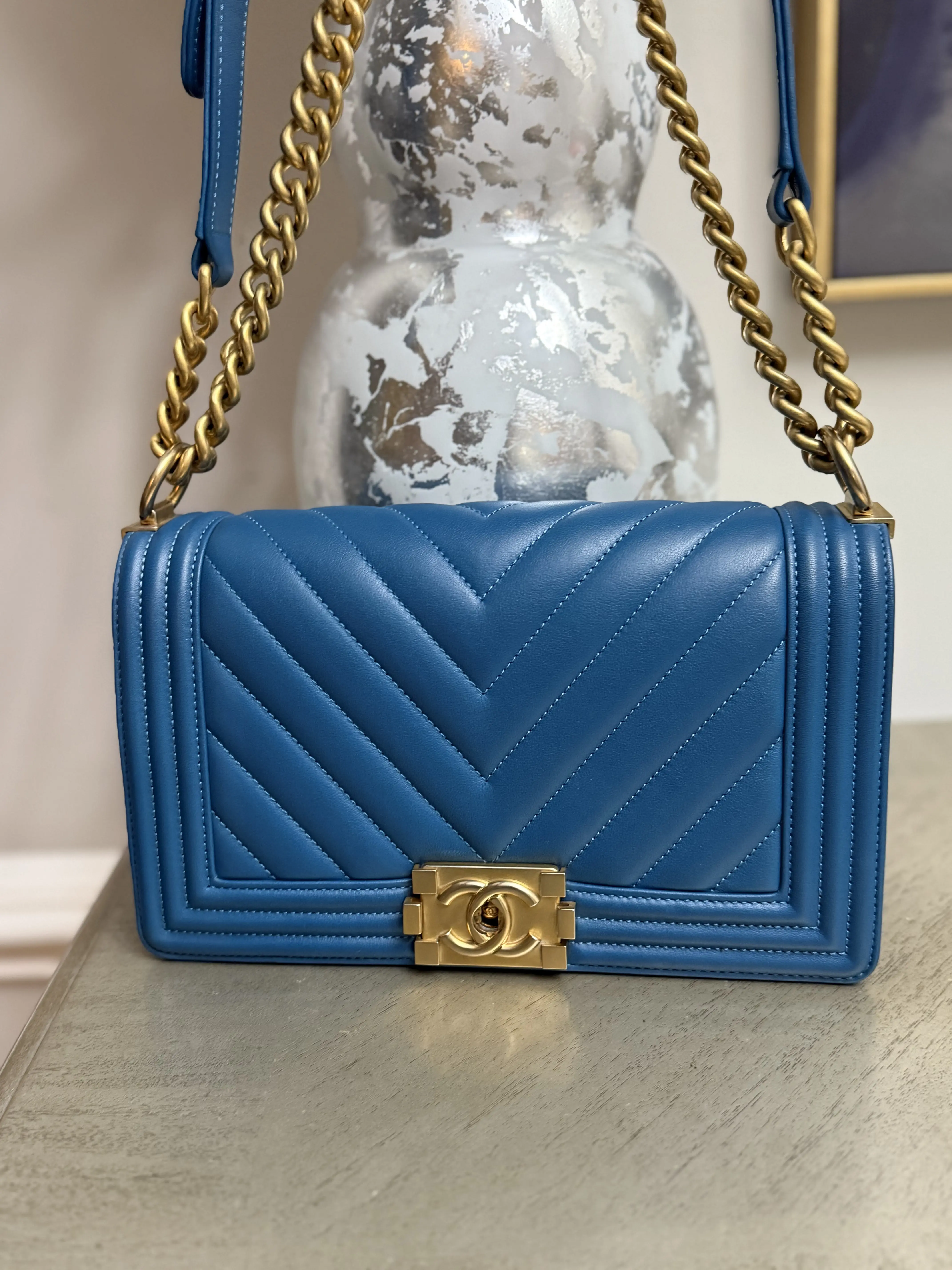 Pre-owned CHANEL Leather Crossbody Bags Medium Boy Flap Chevron Quilted Calfskin Shoulder Bag Blue