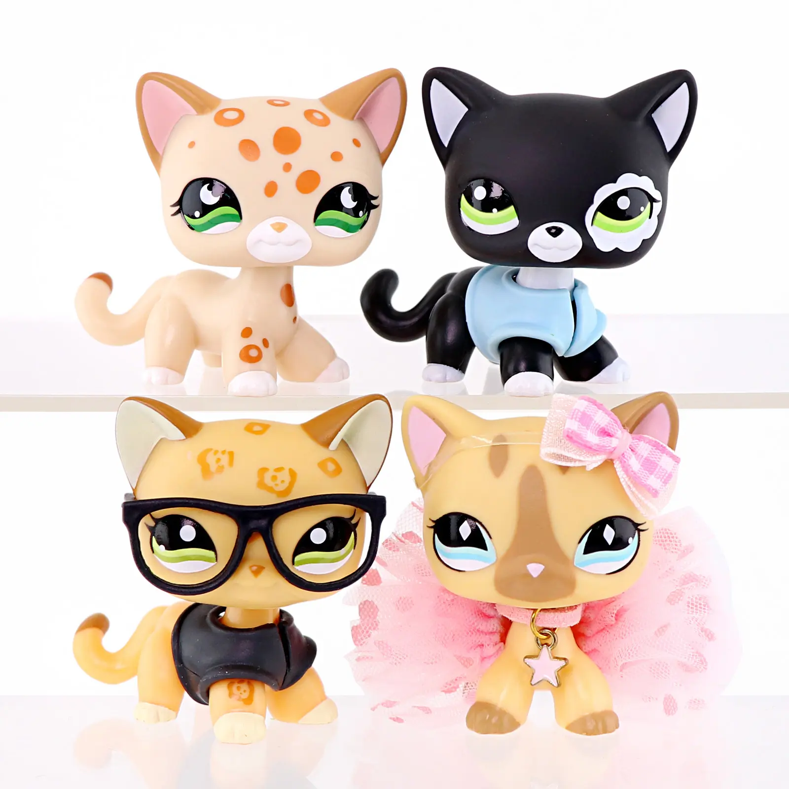 4 Pcs Cute Mini Cat Figurines Set, Collectible Kitten Figures with Fashion Accessories, Small Pet Toy Ornaments, Pretend Play Toy, Birthday Party Favor Gift for Boys Girls